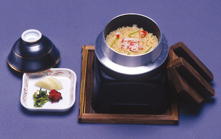 蟹肉鍋飯(附醬菜)